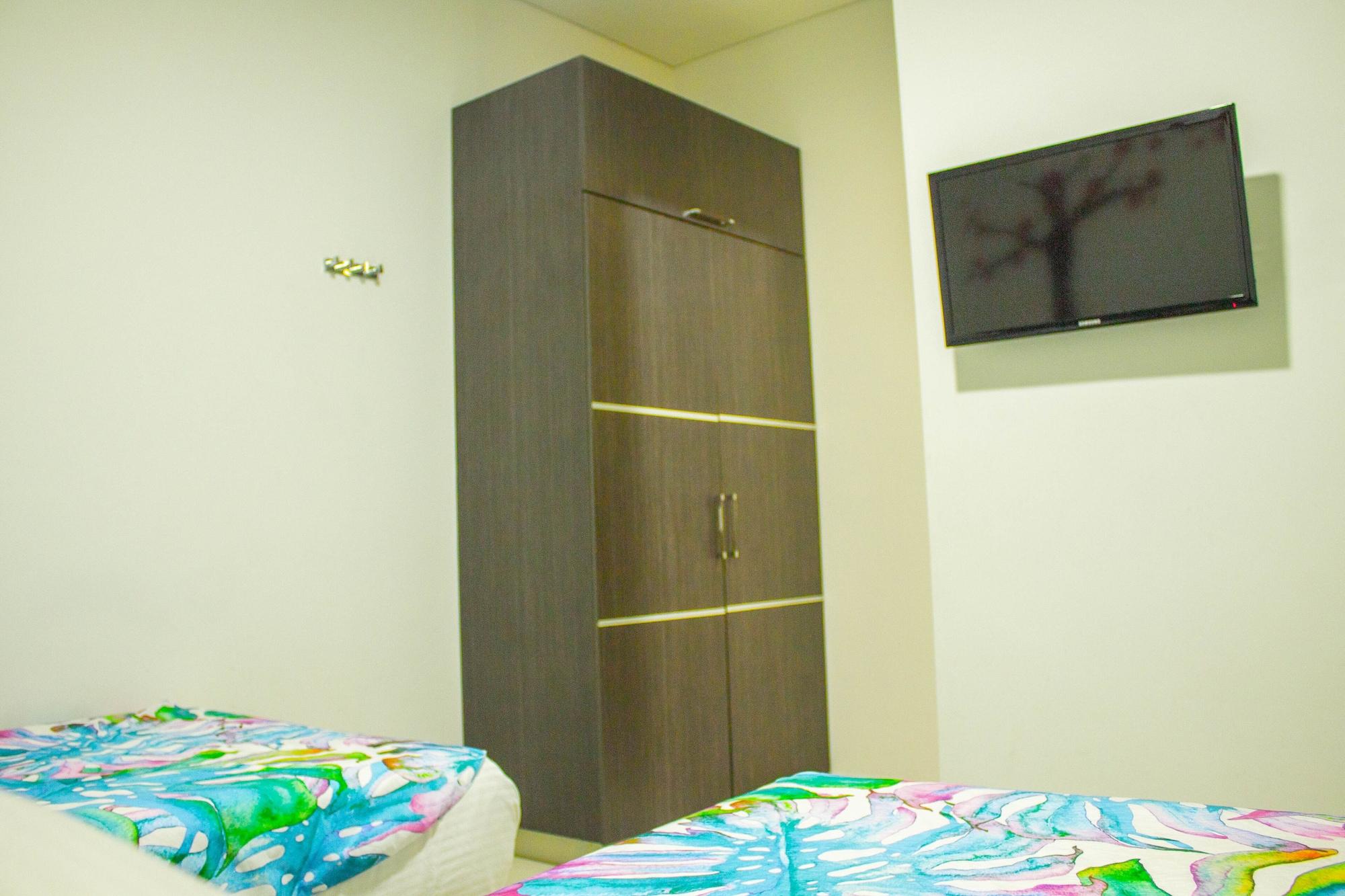 Hotel Bolivariana Plaza Медельин Экстерьер фото