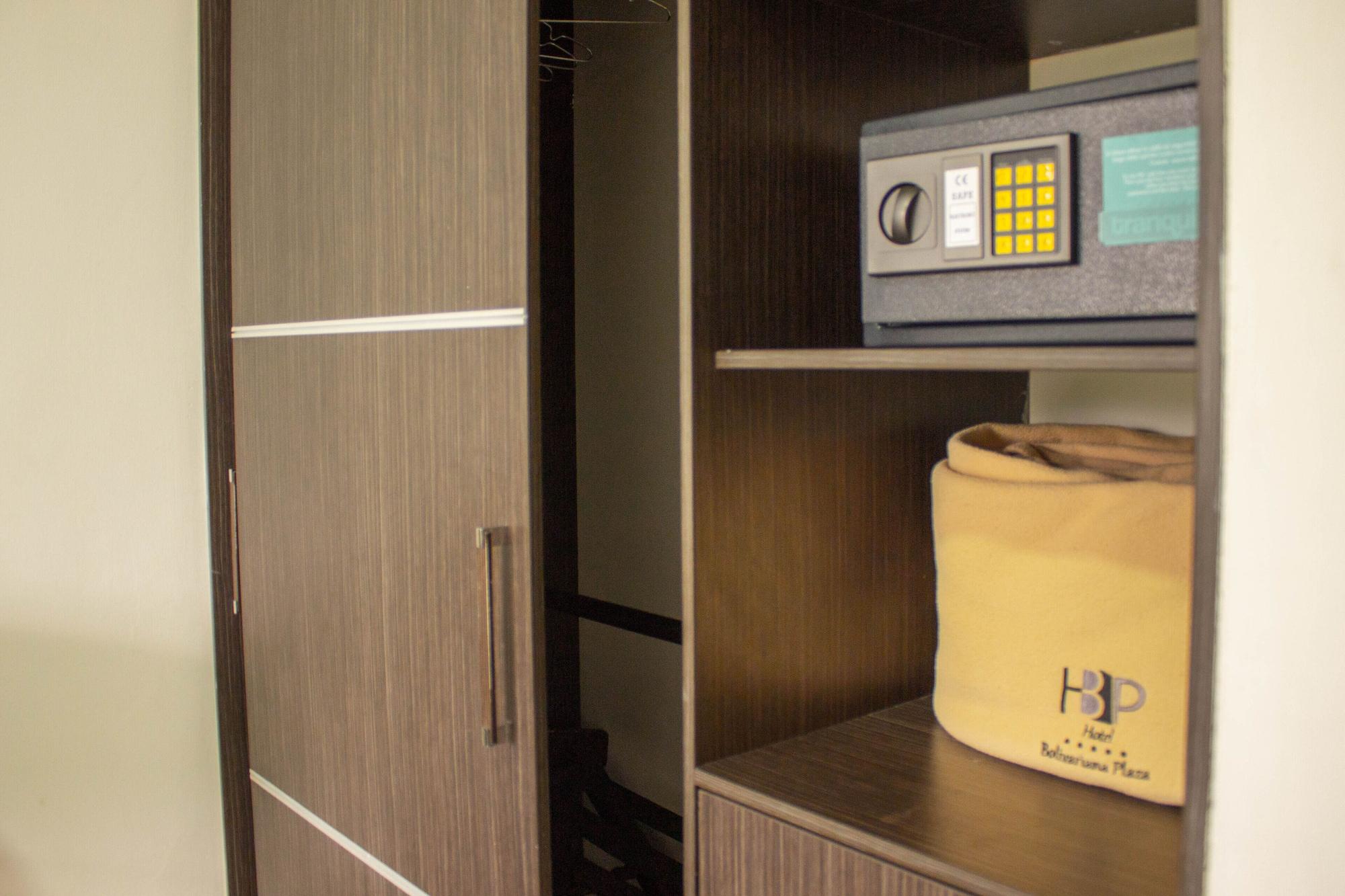 Hotel Bolivariana Plaza Медельин Экстерьер фото