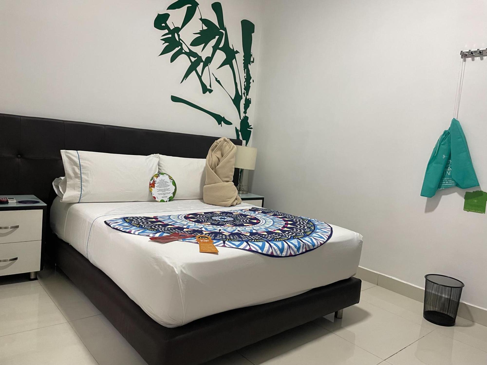 Hotel Bolivariana Plaza Медельин Экстерьер фото