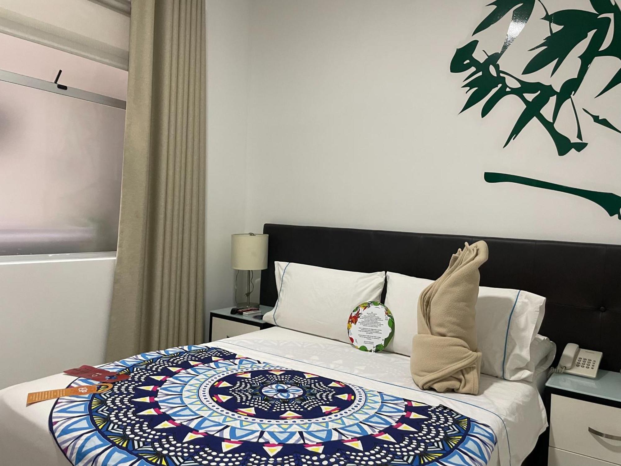 Hotel Bolivariana Plaza Медельин Экстерьер фото
