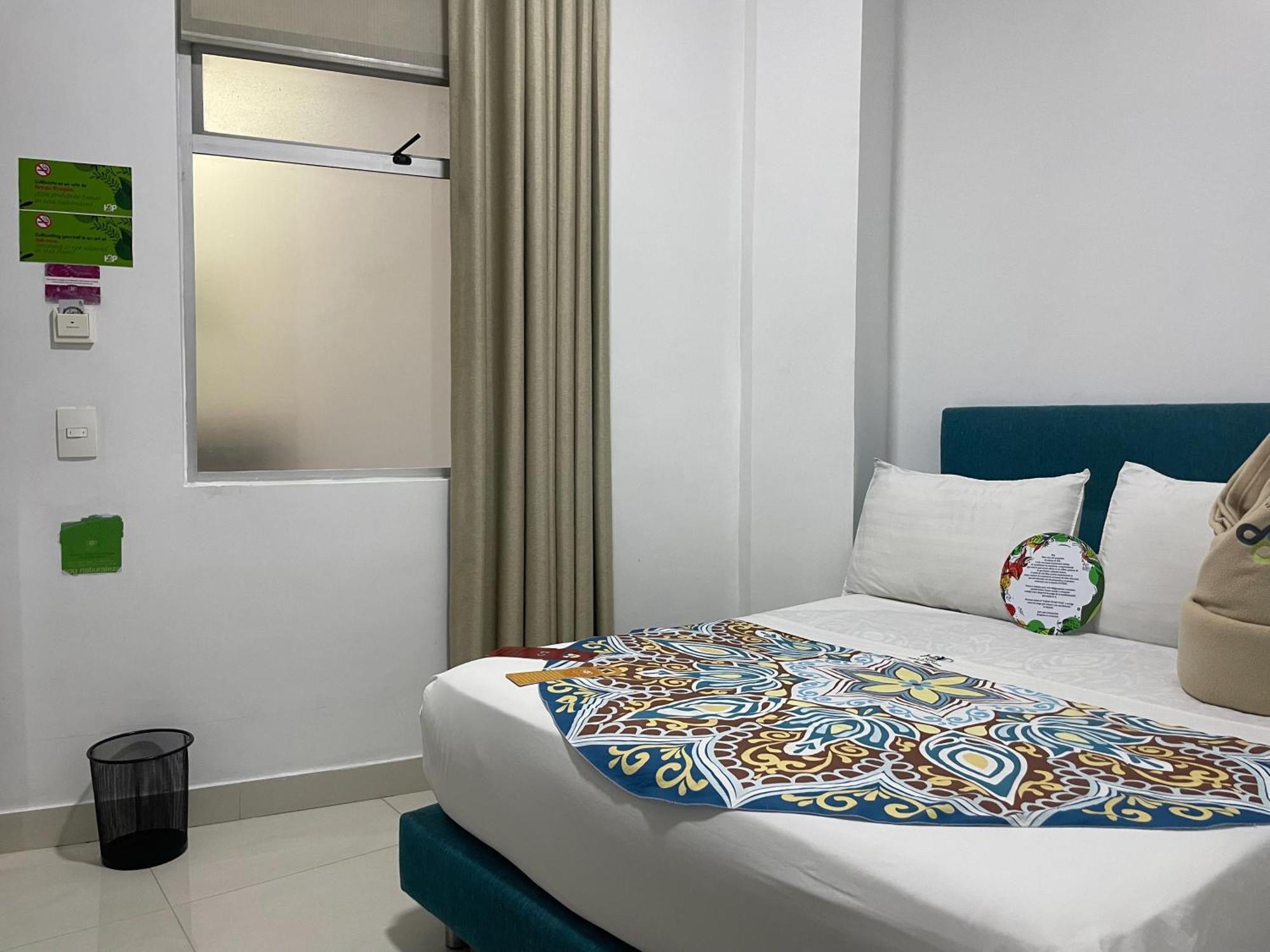 Hotel Bolivariana Plaza Медельин Экстерьер фото