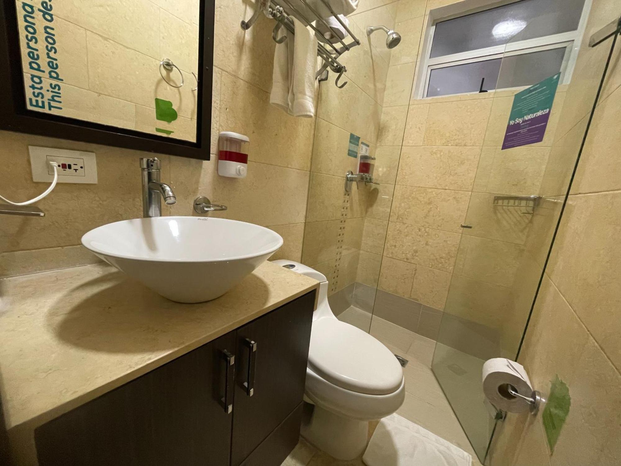 Hotel Bolivariana Plaza Медельин Экстерьер фото