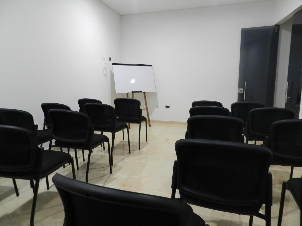 Hotel Bolivariana Plaza Медельин Экстерьер фото