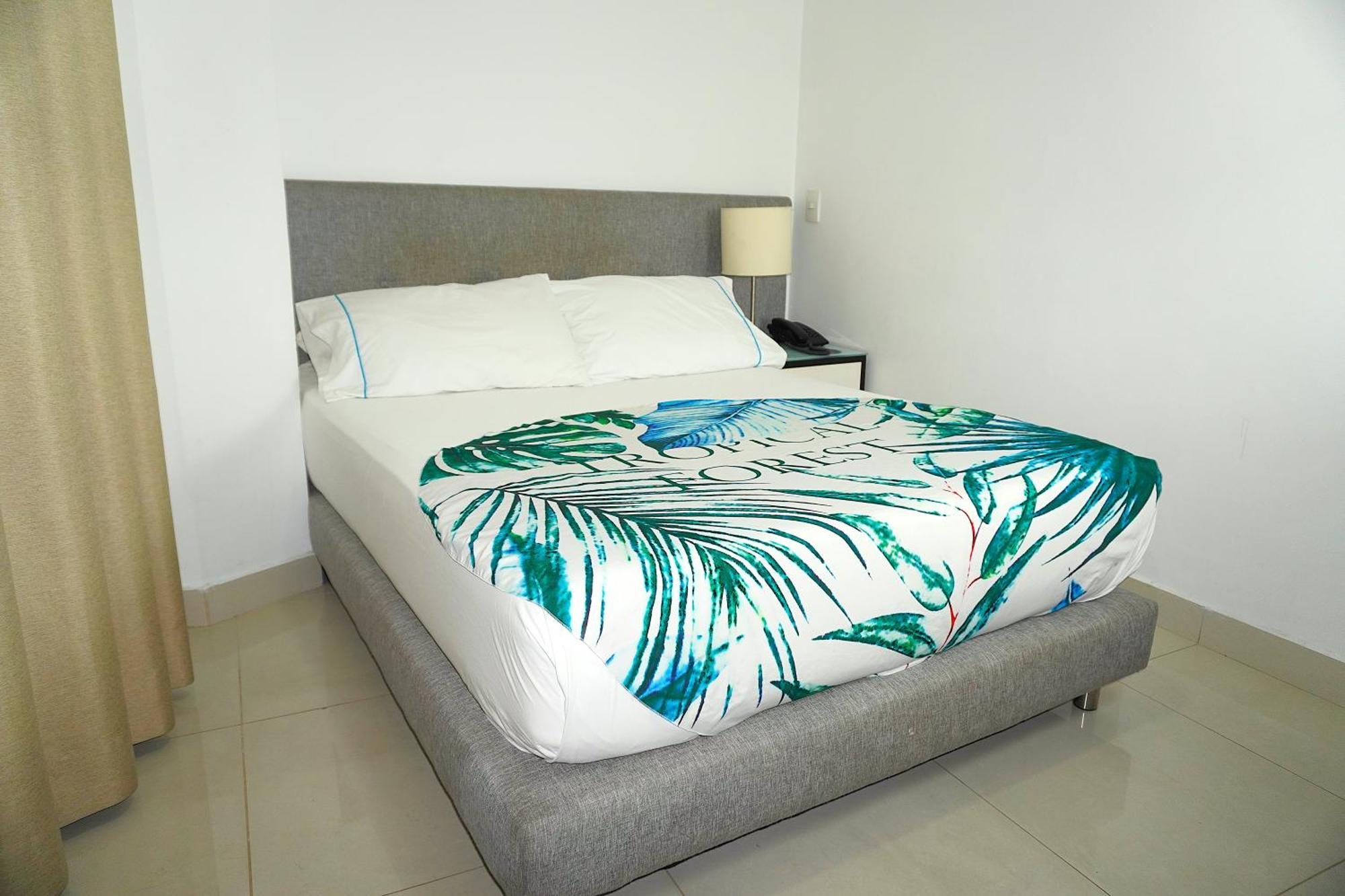 Hotel Bolivariana Plaza Медельин Экстерьер фото